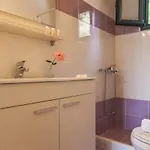 فيلة Nefeli Yénion