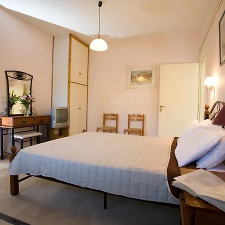 Willa Nefeli Yénion